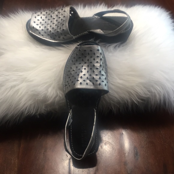 Sandals - Picture 5 of 6